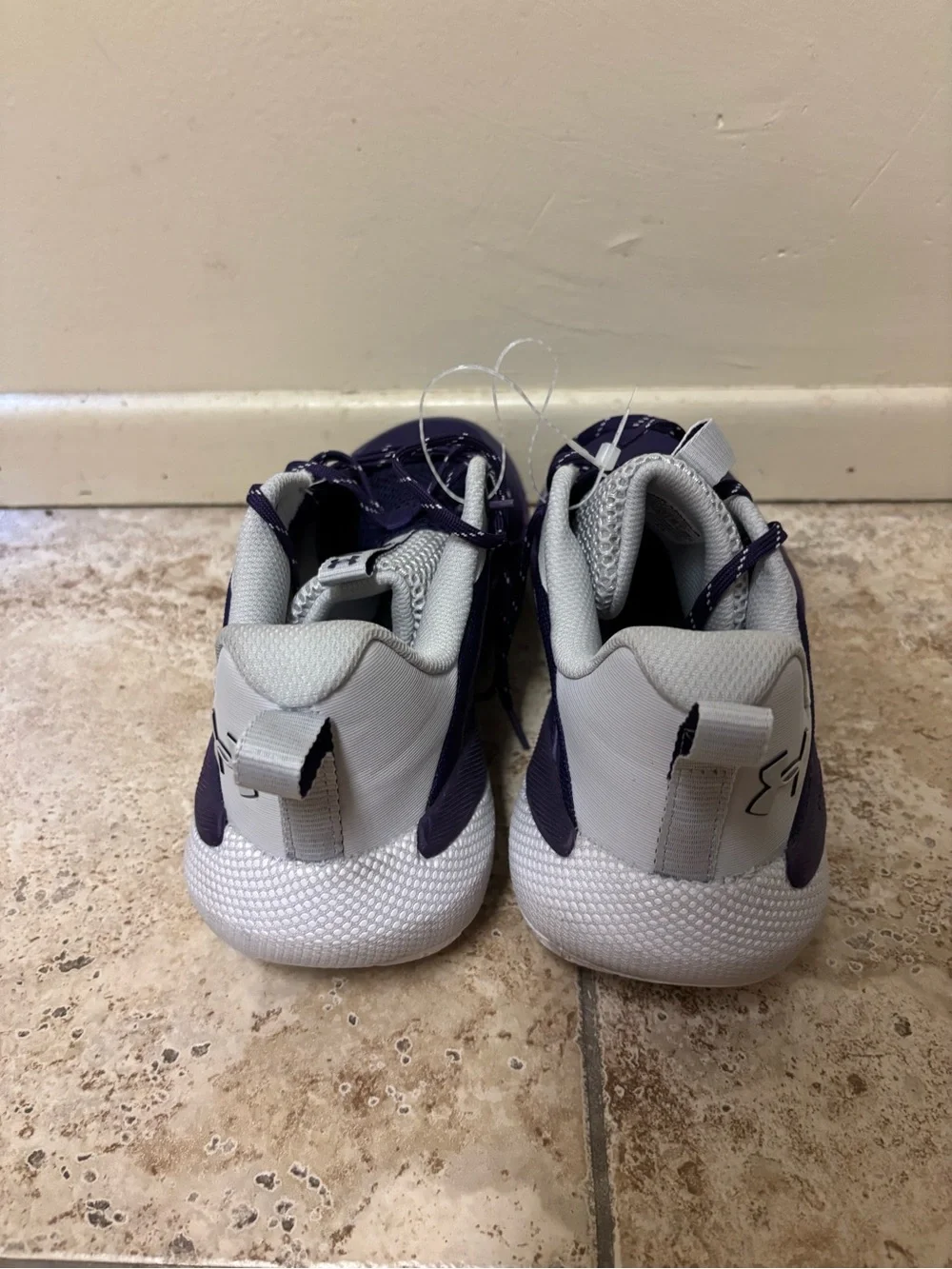 Under Armour Women's HOVR Ascent 2 Basketball Shoes 3025681-500 Size 12.5 Men’s